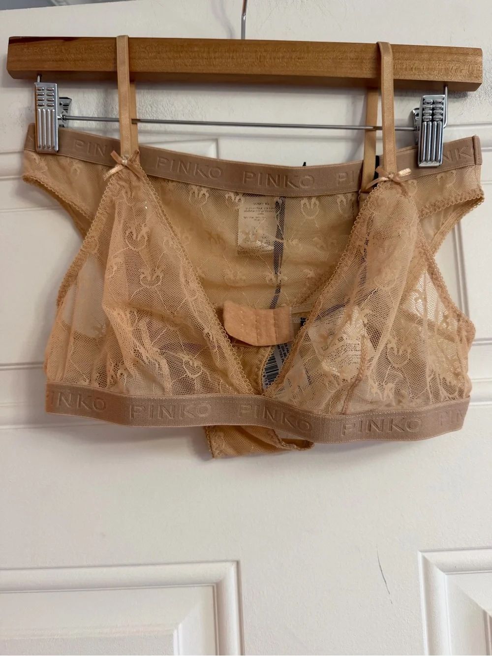 Pinko lingerie Lace  bra and panty set in nude NWT Size L with logo “Love Birds”